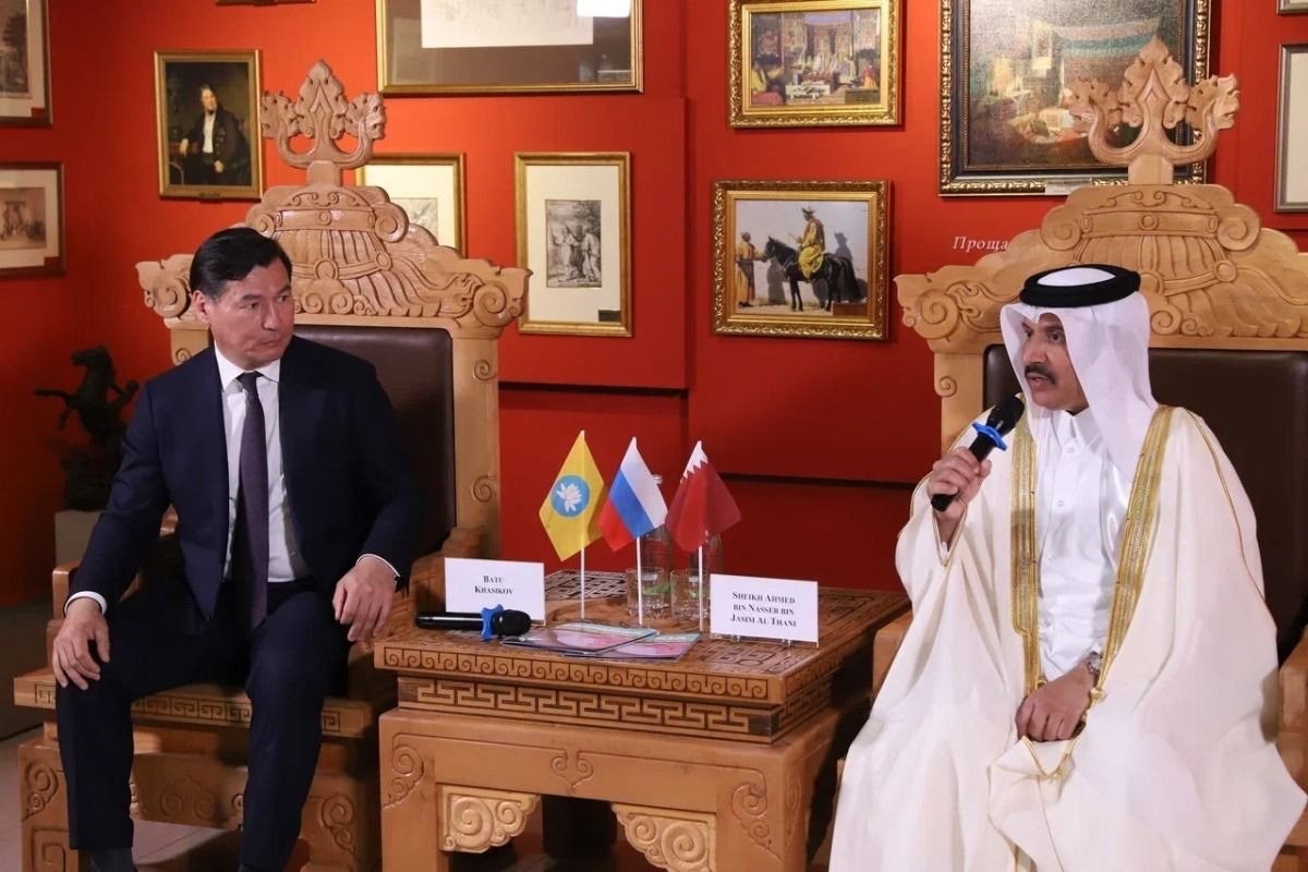 رئيس جمهورية كالميكيا الروسية يستقبل سفير دولة قطر