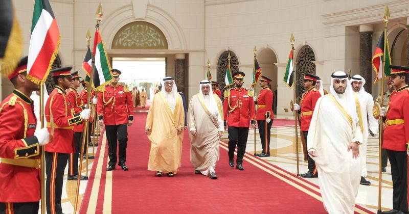 نائب رئيس الإمارات نائب رئيس الوزراء رئيس ديوان الرئاسة يصل إلى الكويت في زيارة رسمية