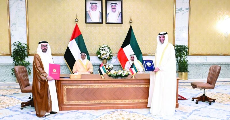 الكويت والإمارات توقّعان 12 مذكرة تفاهم لتعزيز الشراكة