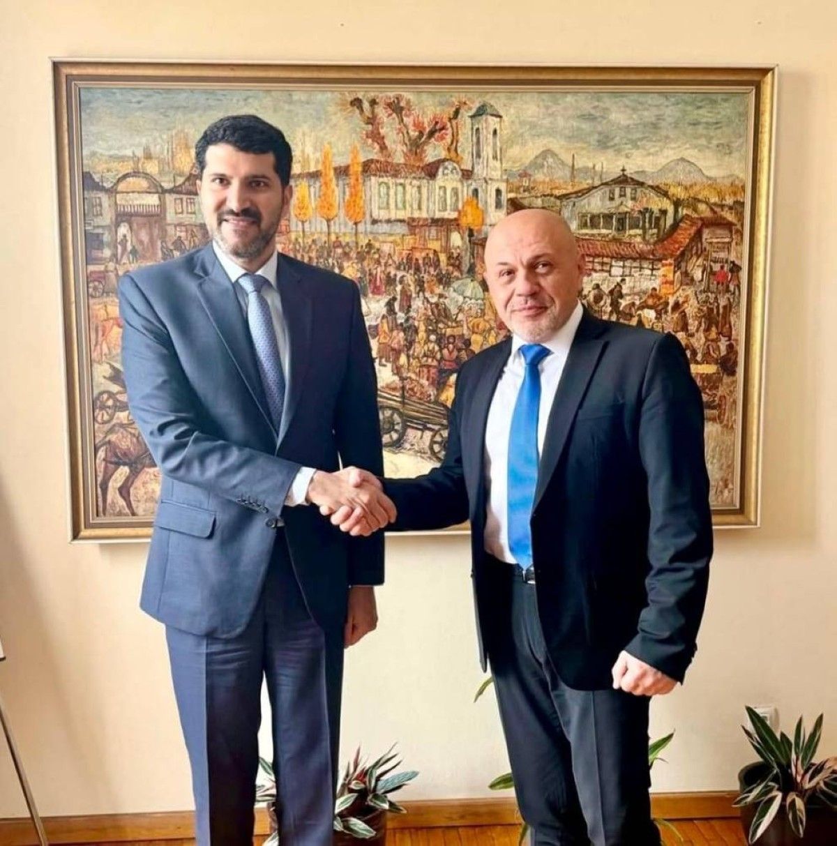 سفير الإمارات يلتقي نائب رئيس الوزراء وزير الابتكار في الحكومة البلغارية