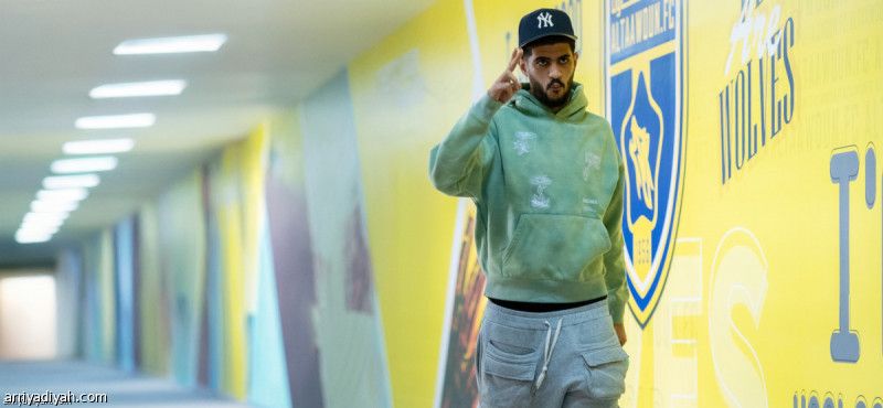 التعاون يتمسك بالأحمد إلى 2028