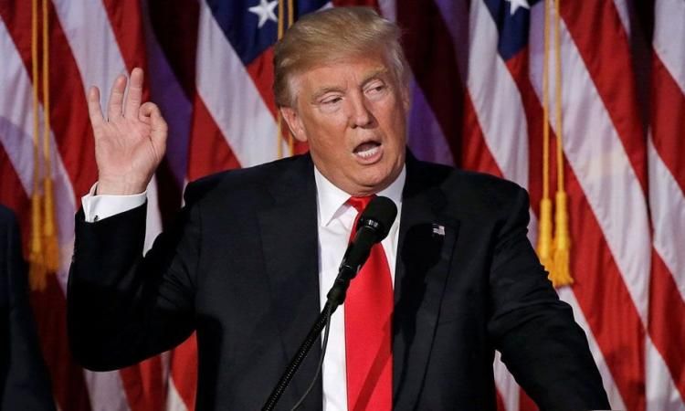 ترامب يوقع أمرا تنفيذيا يمنع سفر رعايا 12 دولة إلى الولايات المتحدة