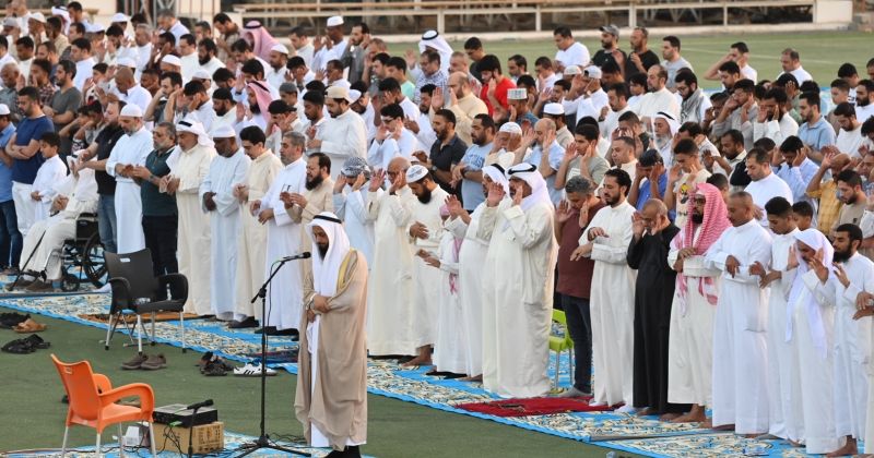 «الراي» تنشر 50 صورة لأداء صلاة العيد