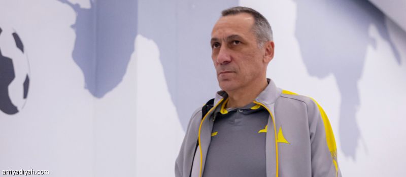 دونيس يستمر مع الخليج