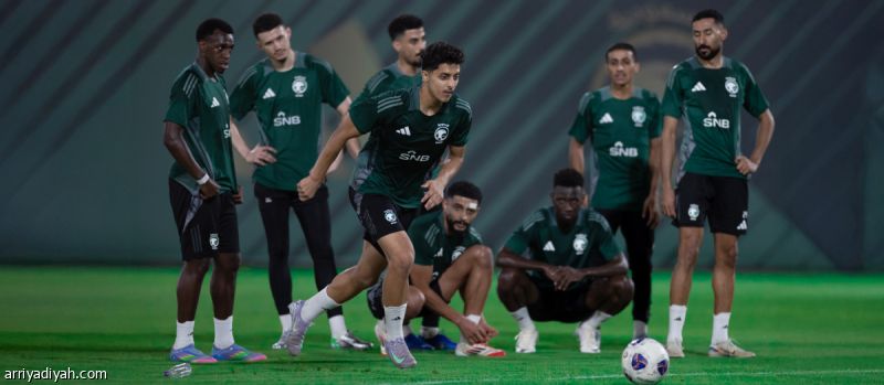 الدخيل يستكمل ترتيبات استقبال الأخضر في أمريكا