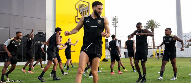 قبل شهر من التحضيرات.. الاتحاد يغير أرضية الملعب