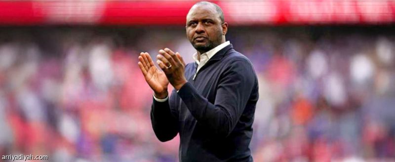 جنوى يُمدد عقد فييرا