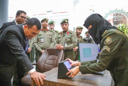 ابتدءاً من اليوم.. السعودية تبدء إصدار إقامة جديدة للمقيمين تسمح لهم بالعمل بدون تصريح ولا نقل كفالة