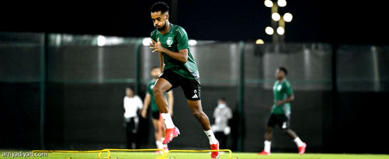 فجر الأربعاء.. الأخضر يطير إلى لوس أنجليس