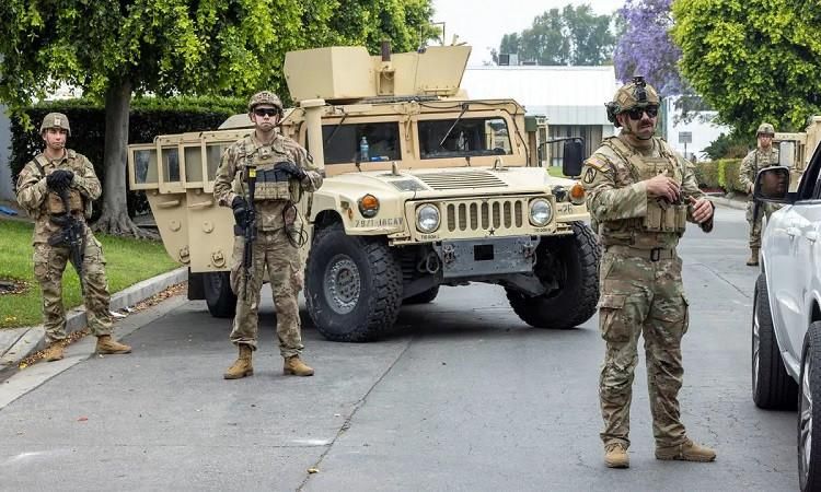 حاكم كاليفورنيا يتعهد بمقاضاة ترامب بسبب نشر مشاة البحرية في لوس أنجلوس