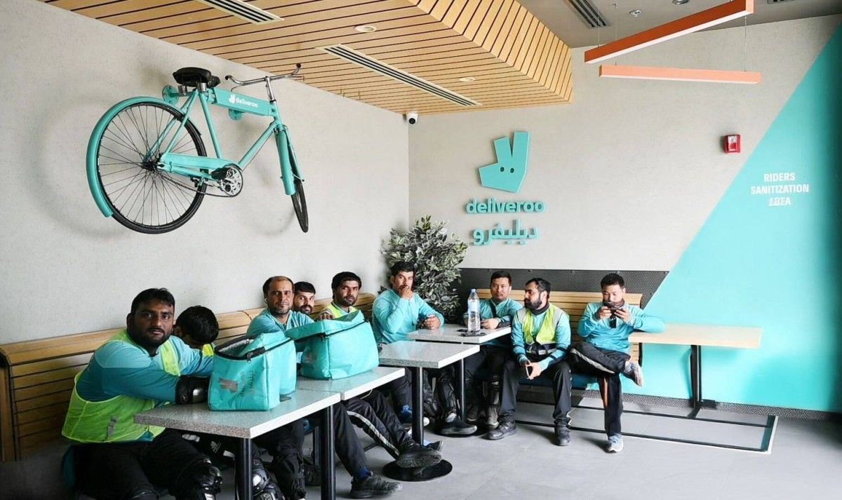 10 آلاف استراحة لعمال خدمات التوصيل في الإمارات خلال «حظر العمل وقت الظهيرة»
