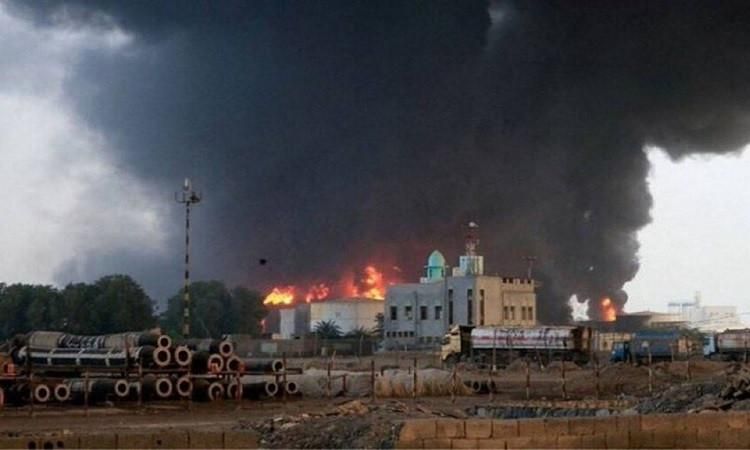 إسرائيل تعلن قصف ميناء الحديدة غرب اليمن