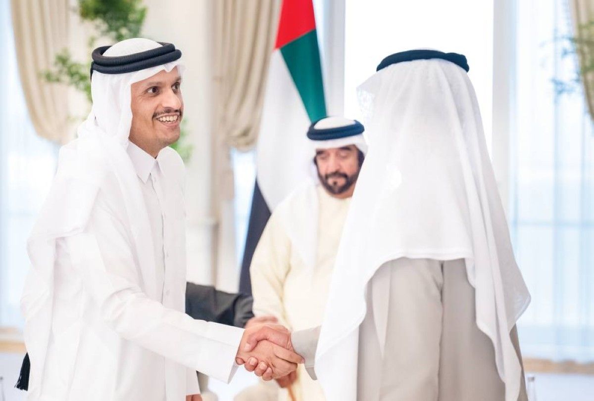 رئيس الدولة يبحث مع رئيس الوزراء القطري العلاقات الأخوية