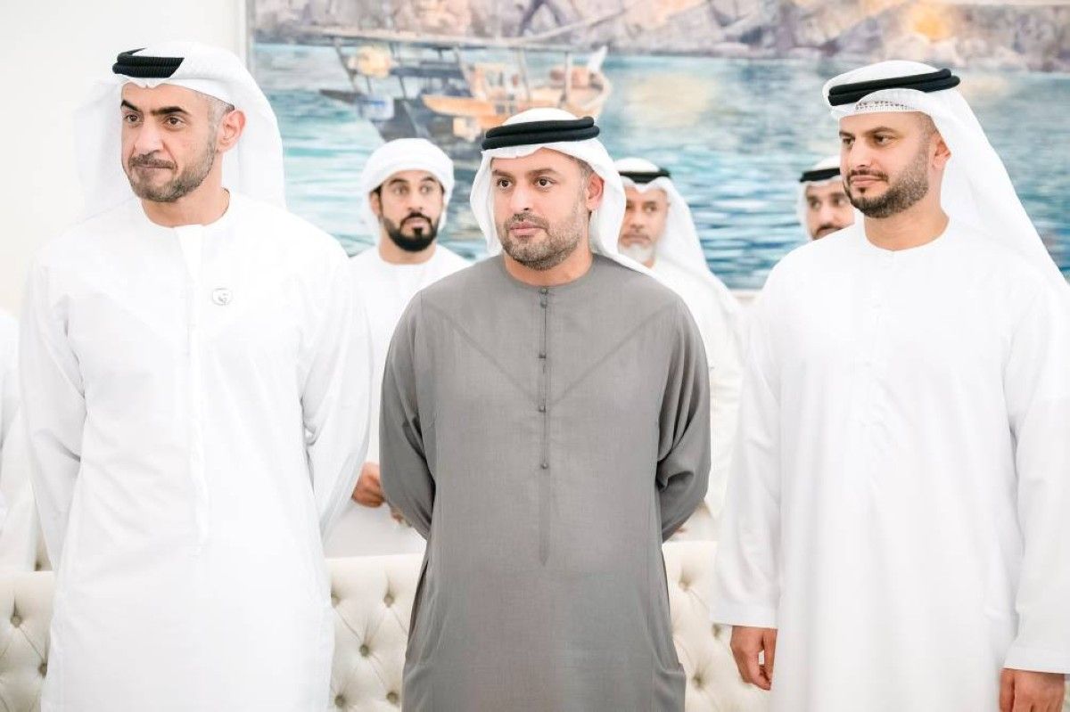 رئيس الدولة يبحث مع رئيس الوزراء القطري العلاقات الأخوية