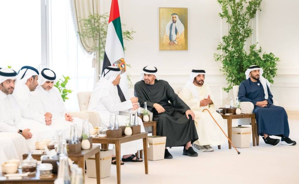 رئيس الدولة يبحث مع رئيس الوزراء القطري العلاقات الأخوية