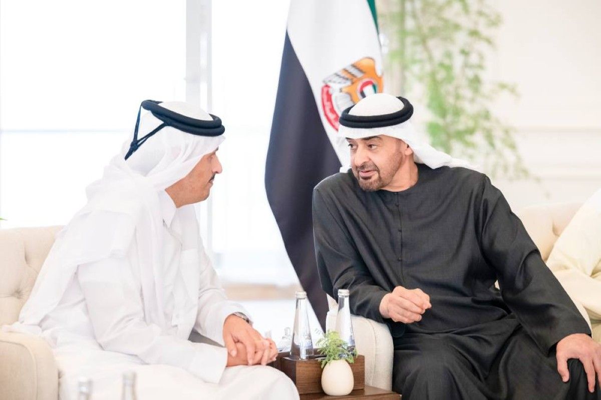 رئيس الدولة يبحث مع رئيس الوزراء القطري العلاقات الأخوية