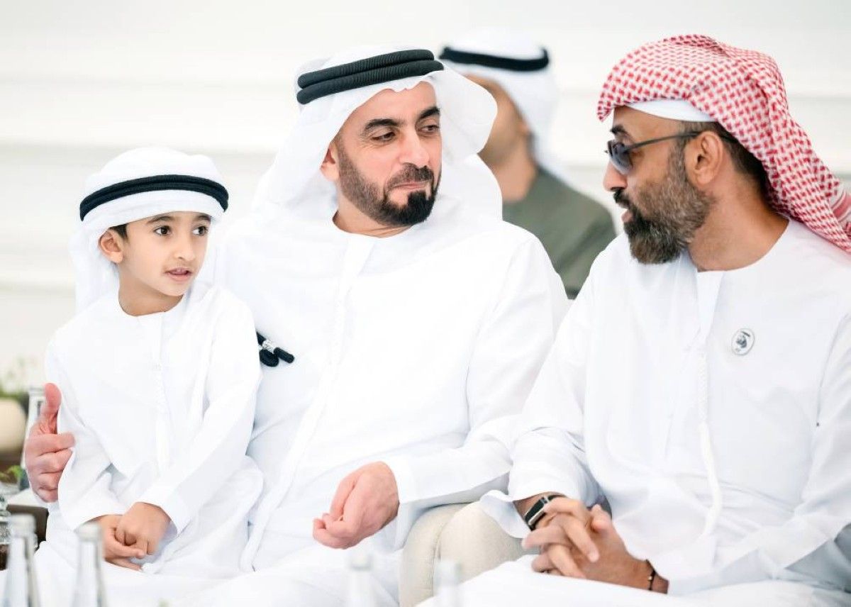 رئيس الدولة يبحث مع رئيس الوزراء القطري العلاقات الأخوية