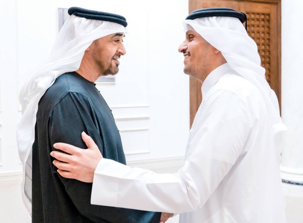 رئيس الدولة يبحث مع رئيس الوزراء القطري العلاقات الأخوية