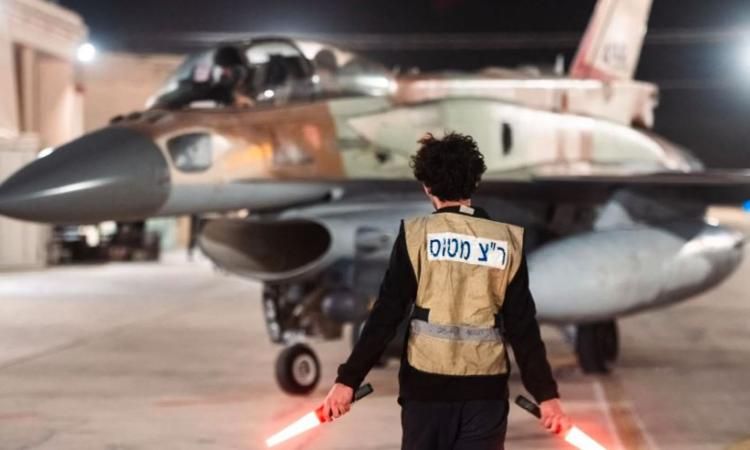 تقرير: إسرائيل “على أهبة الاستعداد” لضرب إيران