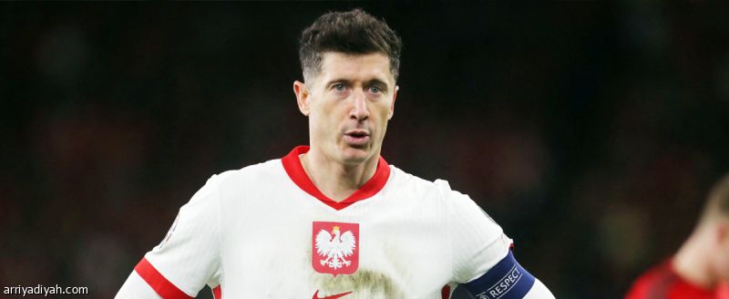 عاصفة ليفاندوفسكي تسقط مدرب بولندا