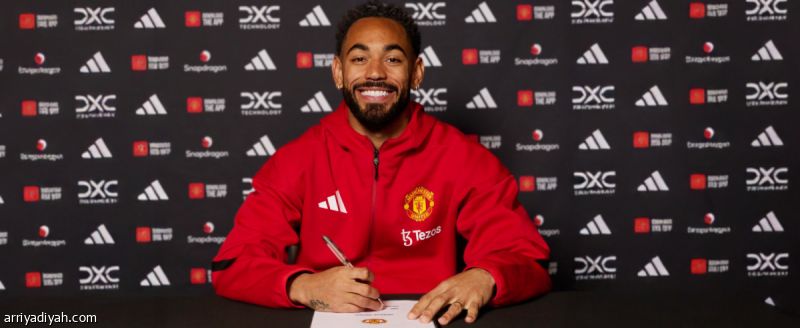 كونيا يرتدي قميص يونايتد حتى 2030