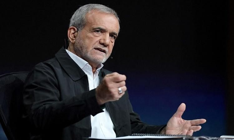 الرئيس بزشكيان يصف الهجوم الإسرائيلي بـ”الحمق”.. وتوعد برد مشروع وقوي يجعل إسرائيل “تندم”