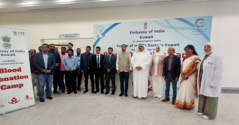 وزير الصحة والسفير الهندي خلال الحملة