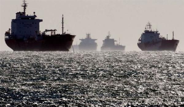 “فاينانشيال تايمز”: شركات ناقلات النفط تتردد في عبور مضيق هرمز بعد الهجوم الإسرائيلي على إيران