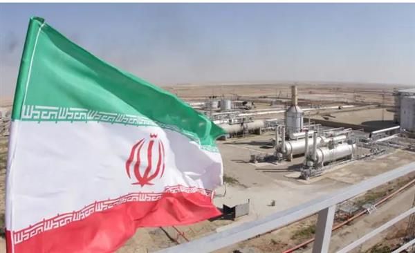 النفط الإيرانية: جميع الوحدات والمنشآت في مصفاة أصفهان بحالة مستقرة وعملية الإنتاج تتواصل دون توقف