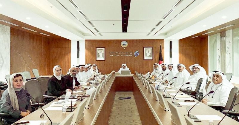 المخيزيم يعقد اجتماعا تنسيقيا مع «الصحة» و«الأبحاث» لمتابعة التطورات الإقليمية