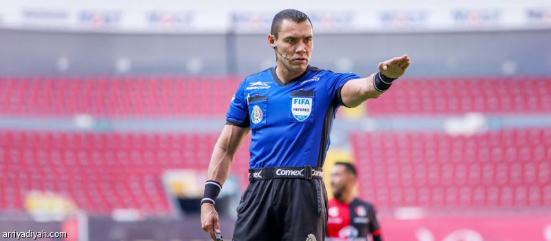 عاشق الطرد والجزائيات يدير لقاء الأخضر وأمريكا