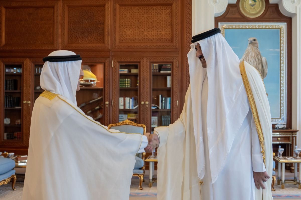 سمو الأمير يستقبل السفير الكويتي