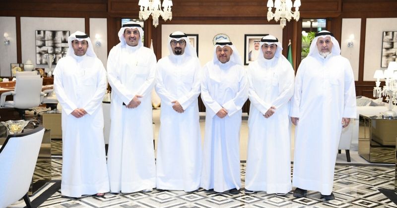 المحافظ ووفد الجمعيات التعاونية