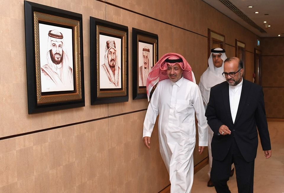 السفير السعودي في القاهرة يستقبل رئيس مكتب رعاية المصالح الإيرانية لبحث المستجدات الإقليمية