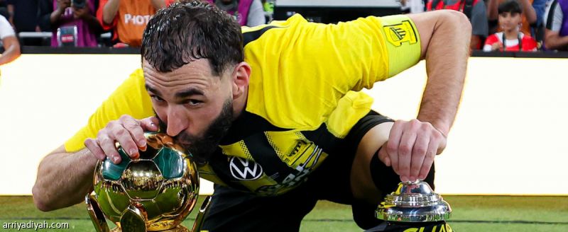 الاتحاديون يكافئون البلاتينيين بالذهب