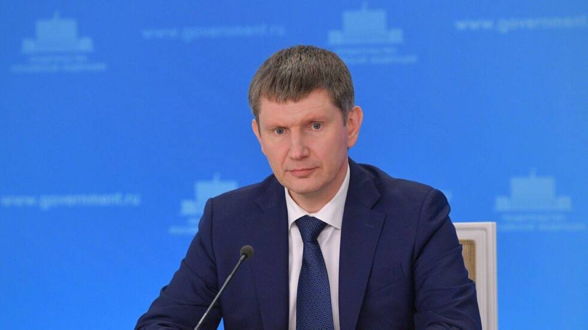 وزير الاقتصاد الروسي يحذر من وقوف بلاده "على حافة الركود"