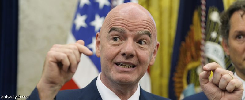 «فيفا» يخفي 10 ملايين منشور مسيء