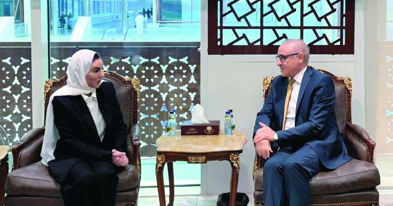 الوزيرة الحويلة خلال لقائها السفير التونسي