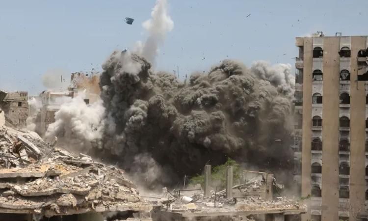 الدفاع المدني في غزة يعلن استشهاد 18 فلسطينيا بنيران إسرائيلية