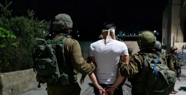الاحتلال الاسرائيلي يعتقل 30 فلسطينيا من محافظة الخليل