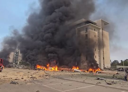 إيران تشن موجة جديدة من الهجمات الصاروخية على إسرائيل