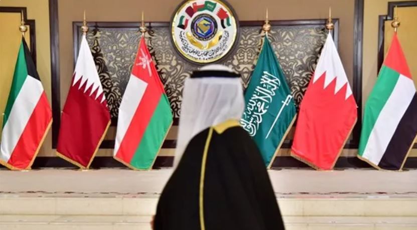 مجلس التعاون الخليجي يحذر من خطورة استهداف المنشآت النووية الإيرانية