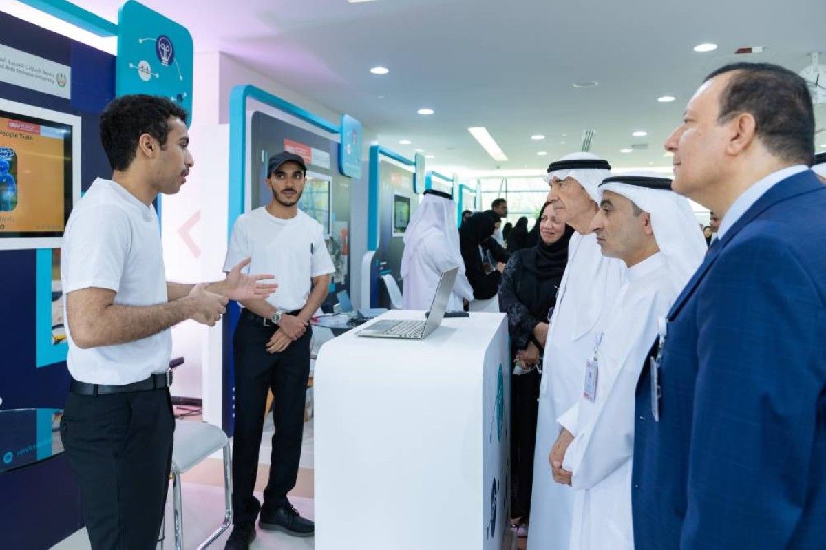 جامعة الإمارات تستعرض 31 مشروعاً في «يوم عرض الشركات الناشئة»