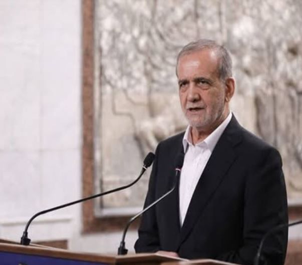 الرئيس الإيراني لـ “ماكرون”: لن نتخلى عن أنشطتنا النووية ونرحب بالحوار وفق القوانين الدولية