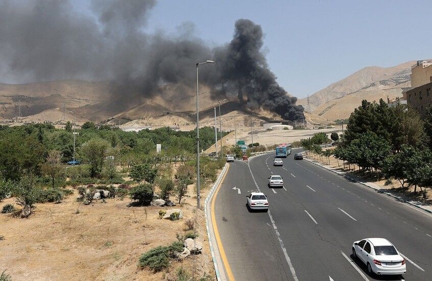 مئات الأمريكيين يفرون من إيران عبر طرق خطيرة.. والخارجية تحذر