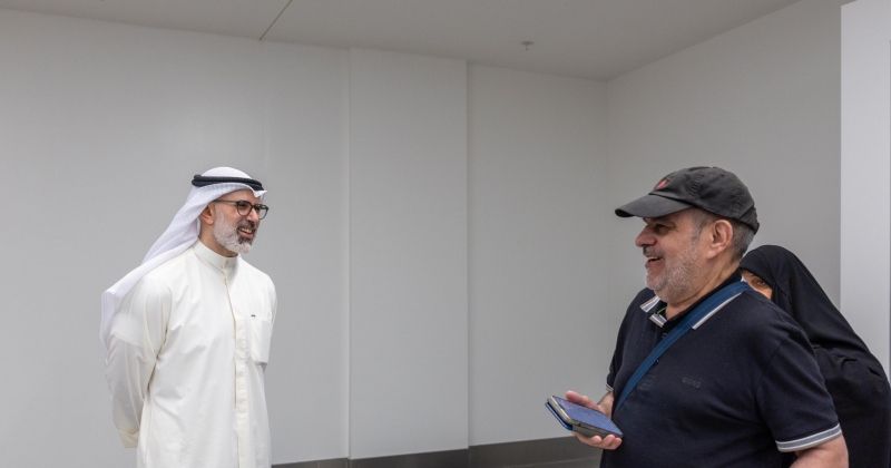 الجابر استقبل العائدين من إيران: استكمال خطة الإجلاء