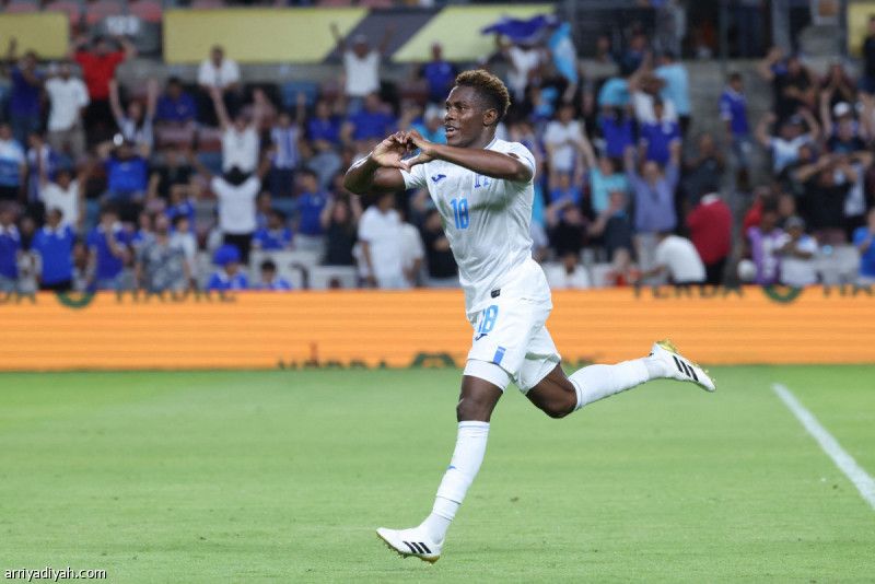 هندوراس تكسب السلفادور بثنائية