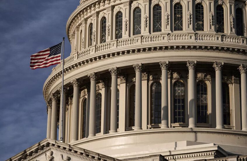 سيناتور أمريكي: المفاوضات مع إيران حملت فرصا للنجاح قبل أن تقوضها إسرائيل