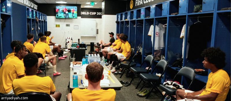 ريشة: إبعاد البدلاء عن مقاعد الاحتياط.. قانوني