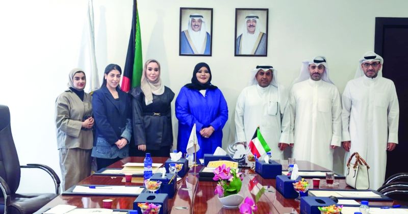 السبيعي والمحنا يتوسّطان مُهندسين ومُهندسات